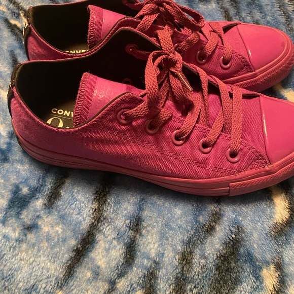 Purple chucks. Men size 4 women size 6 - Picture 4 of 6